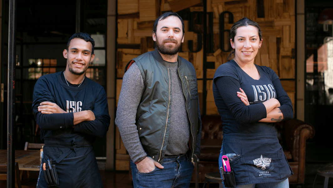 Juan Ignacio Echayre y su equipo en 1516 Cervecería