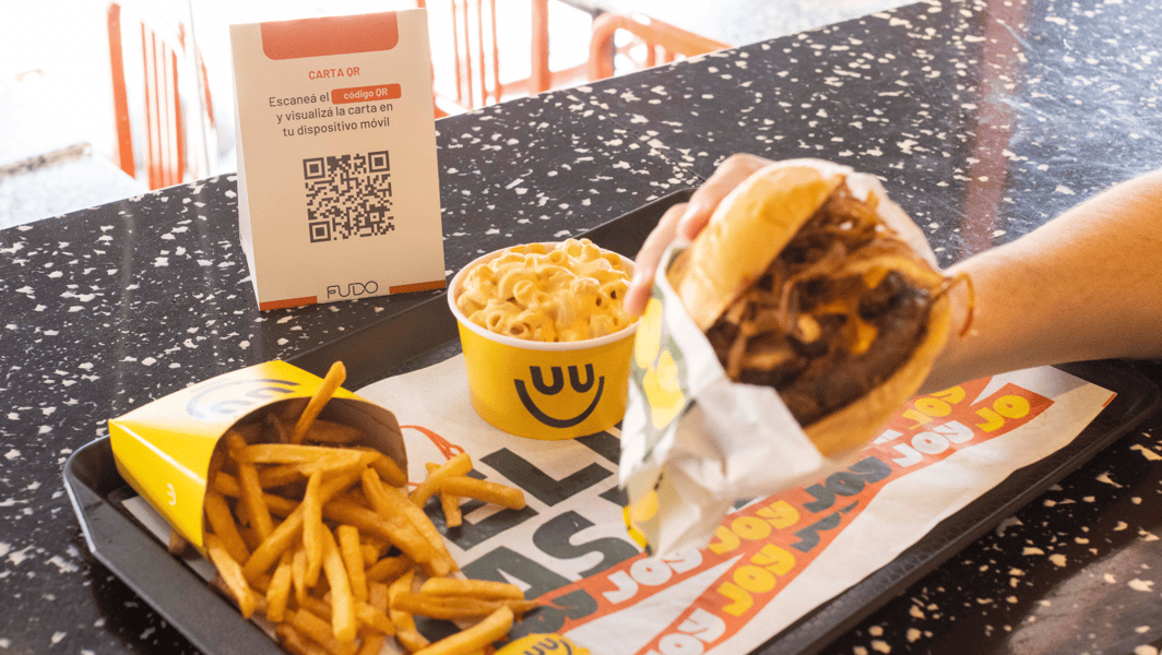 Combo de hamburguesa con patatas fritas
