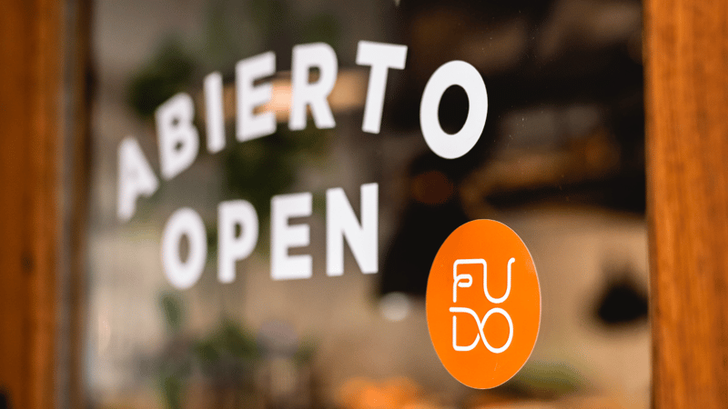 Cómo aprovechar las fechas promocionales de fin de año en tu negocio gastronómico