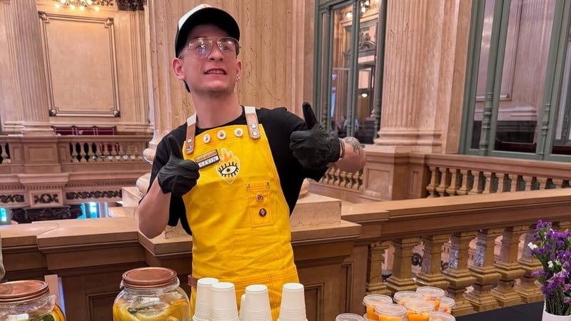 De capacitarse a trabajar en gastronomía: el camino de Kevin junto a Casa Humana
